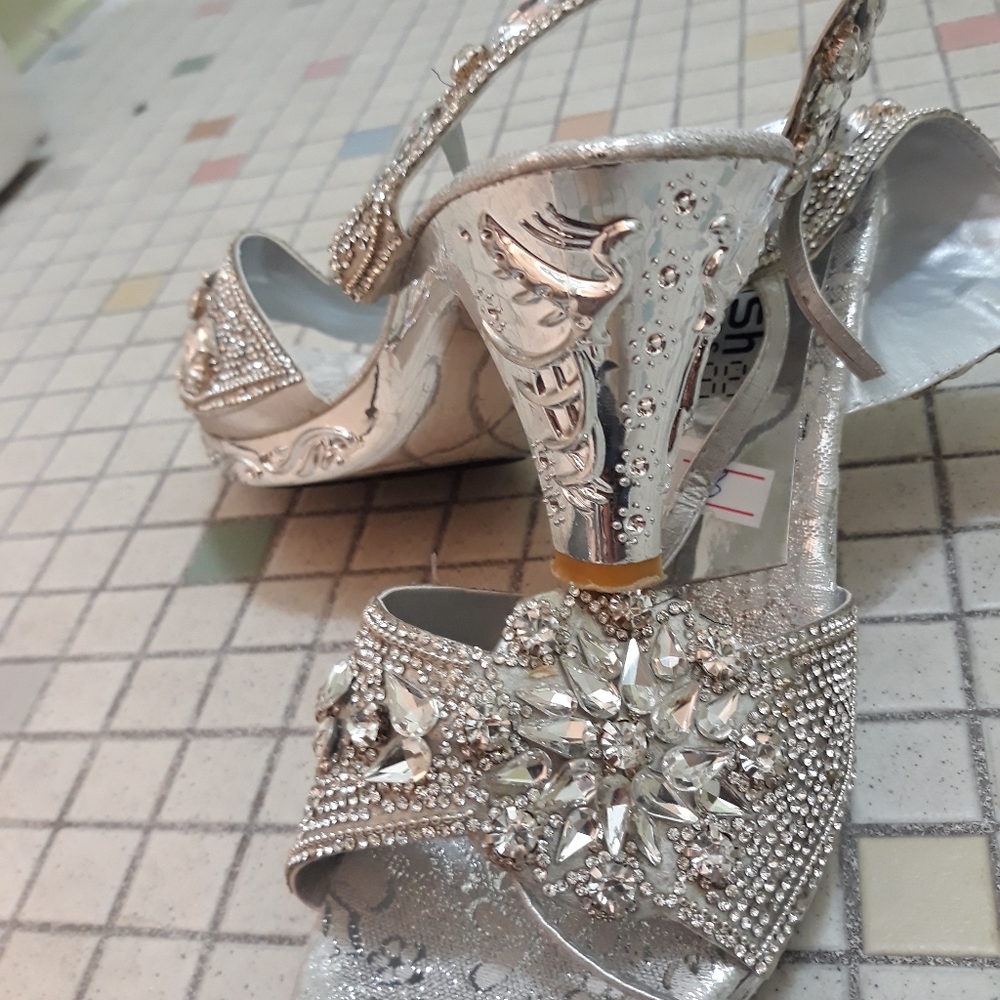 Fancy sandals - Picture 5 of 5